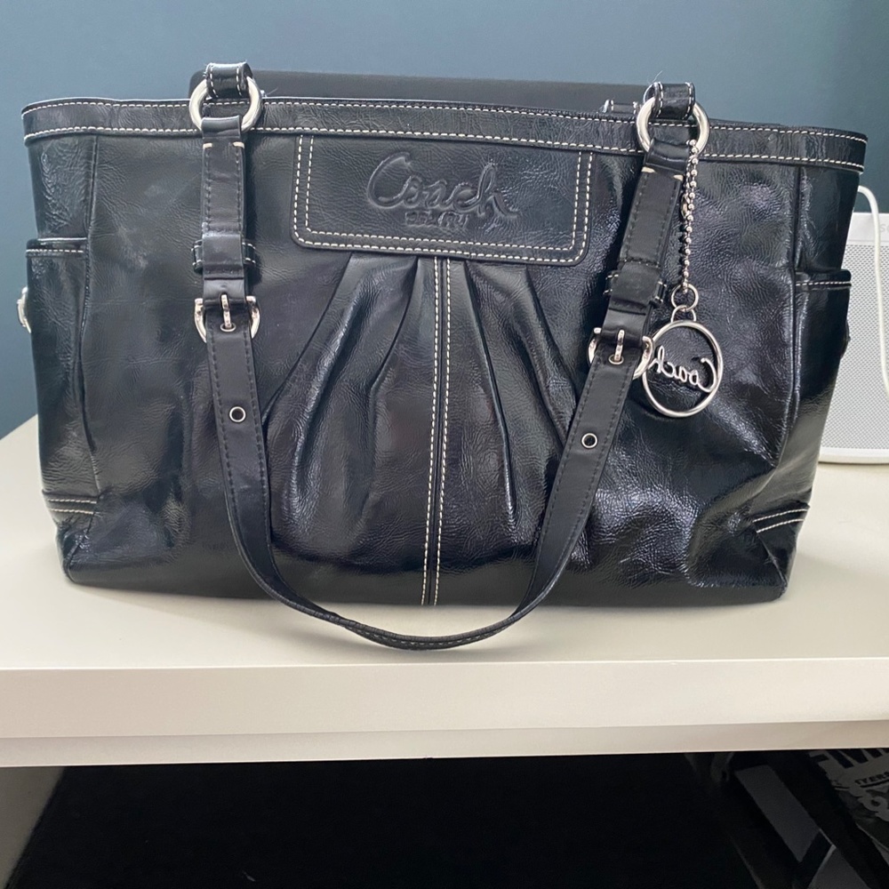 F13761 Patent Leather Black Gallery Tote